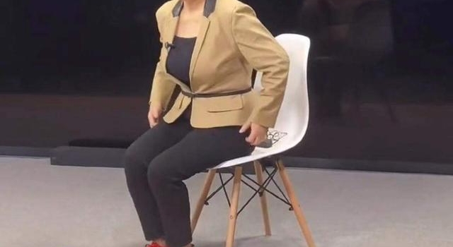 邓亚萍录节目被指挥显局促，穿着打扮遭嘲老气，给儿子买打折球鞋