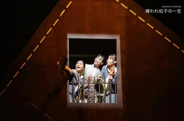 张静初演绎“松子的一生”成都观众做足防疫赏好剧