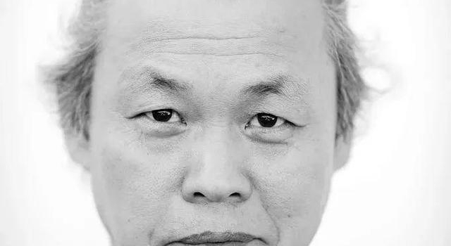 曾被爆性侵的“情色片导演”去世，请继续骂吧，感觉像他还活着