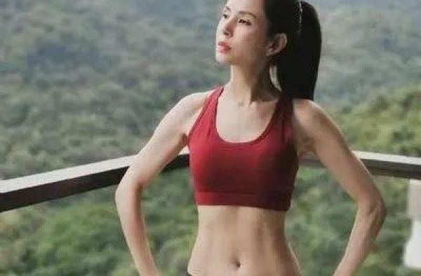 与老公分居4个月，54岁“苏妲己”身材犹如20岁，羡煞网友