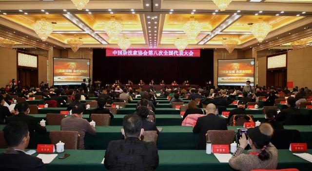 他曾带领遂宁杂技团走进央视春晚 如今当选中国杂技家协会副主席
