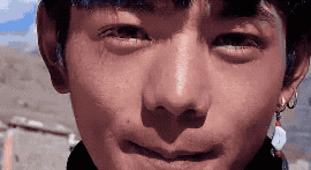 丁真爆红的原因值得深思，网友：我们需要纯天然的男明星
