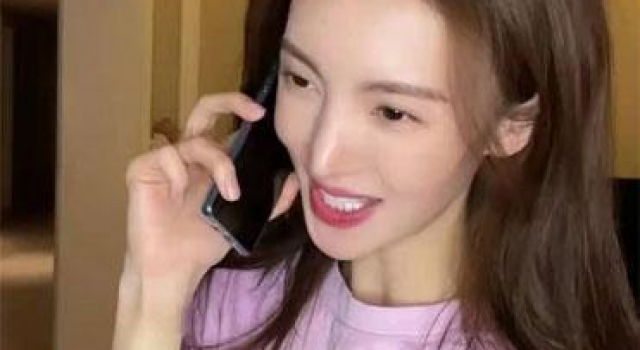 金晨“乌眼青”回应质疑，这些女星为澄清整容，可都比她狠