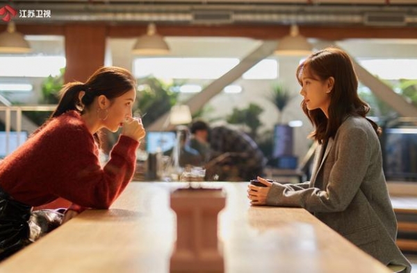 李一桐、金晨闺蜜相见分外“眼红”《了不起的女孩》今晚开播