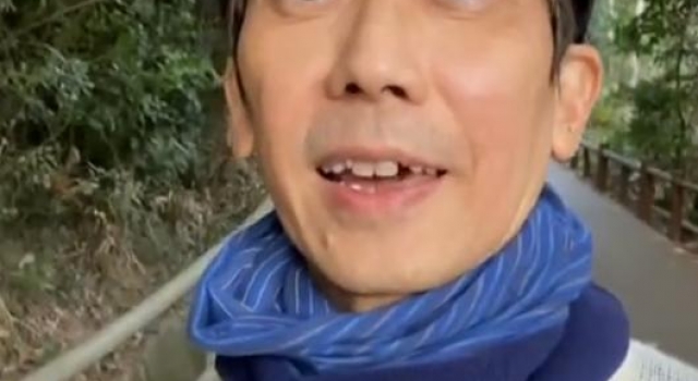 56岁张达明近照曝光，两颊凹陷面黄肌瘦，曾患癌体重暴跌肌无力