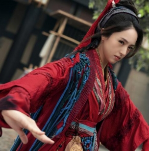 “段九娘”刚下线，《拆案》又开播，搞事业的董璇太有魅力了