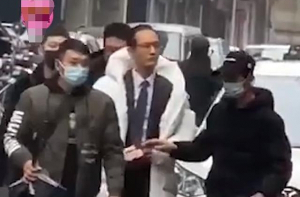 黄晓明暴瘦20斤反变丑？发际线退成地中海，去油成功变沧桑大叔