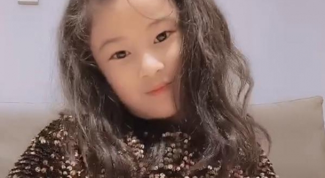 郑希怡5岁女儿曝光，至今还不会写字！孩子刚出生时肺部积水急救