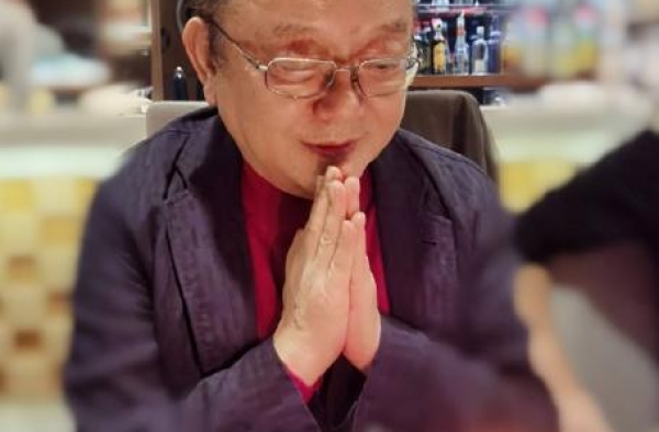72岁王刚与小60岁幼子同框，结过三次婚后，儿子跟外孙同岁