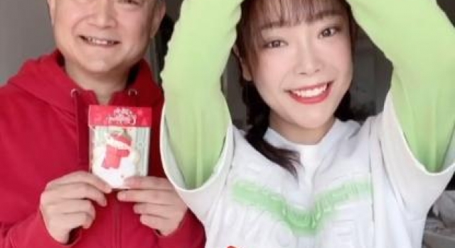 56岁欧阳奋强罕晒女儿，颜值高太像演员妈，女承父业却捧不红？