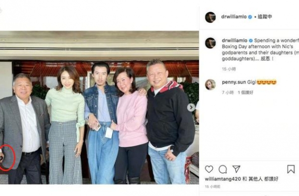 黎姿与大15岁老公同框，老公腿脚不便两鬓斑白，夫妻同框像父女