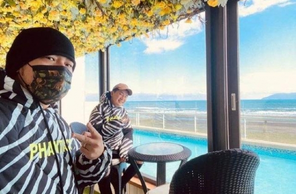 周杰伦昆凌为友人庆生 晒聚会合照