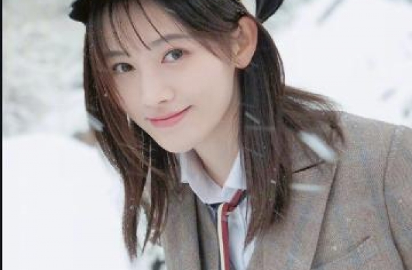 鞠婧祎再陷风波！被品牌方告上法庭，旧视频曝光疑被潘玮柏羞辱