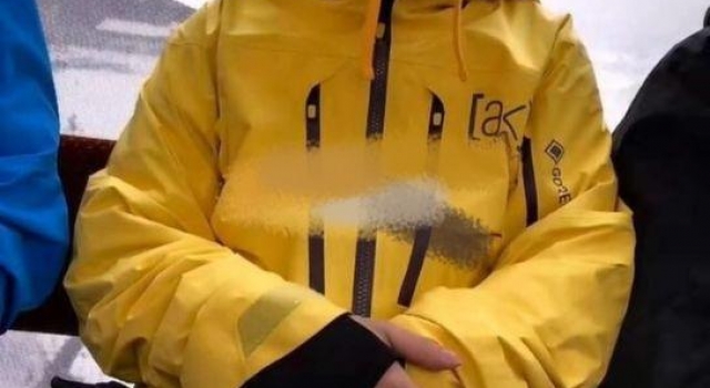 王思聪滑雪穿着像外卖员，一套衣服穿两个雪季，被赞太节俭