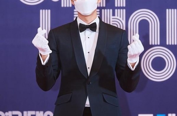 安宝贤等韩国艺人出席2020MBC演技大赏颁奖礼