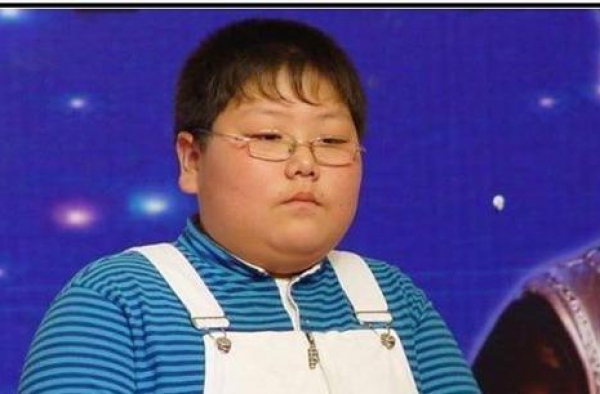 记得《快乐星球》的胖哥孙野吗？和相恋七年的女友结婚了？