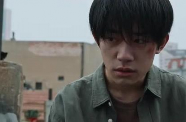 作为2021年开年影片，《送你一朵小红花》很应景