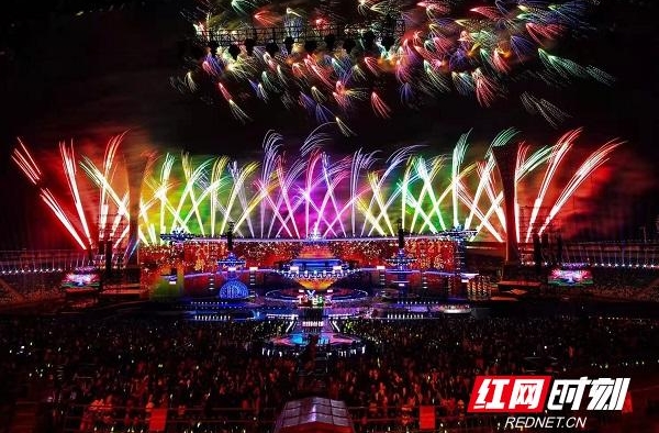 绽放800+场焰火，浏阳花炮跨进2021