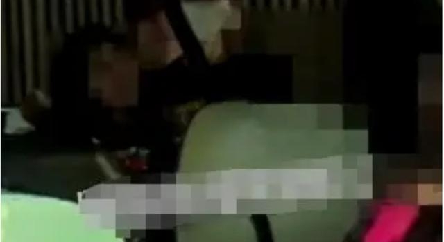 素质堪忧，文章现身三亚，酒后被拍在车库随地小便，引热议