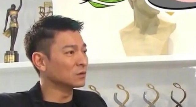 59岁刘德华太自律！三餐吃杂粮配水煮鸡肉，腹肌撩人身材像雕塑