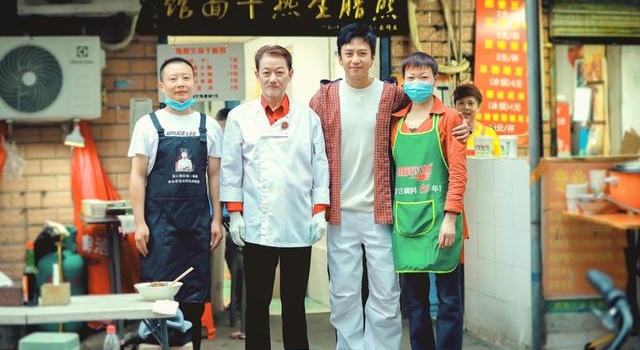 综艺《哈哈哈哈哈》吃苦新招让“星素”结合不再尴尬