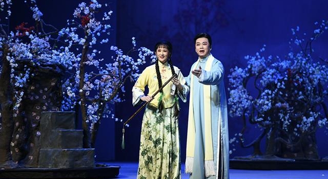时隔11年赵志刚“回家”演《家》，谢幕时几度哽咽