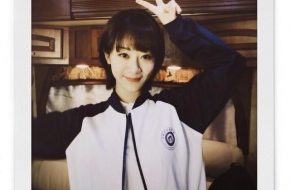 杨紫高中造型美开挂！穿土味校服太像15岁少女，比红毯造型更绝