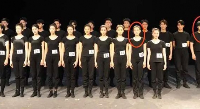 俊男美女同框！孙俪妹妹晒北电期末演出照