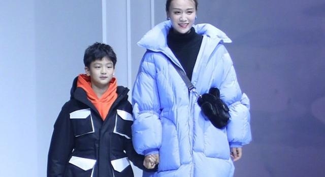田亮儿子竟然长这么大了！模样就是迷你版田亮，网友：能当明星了