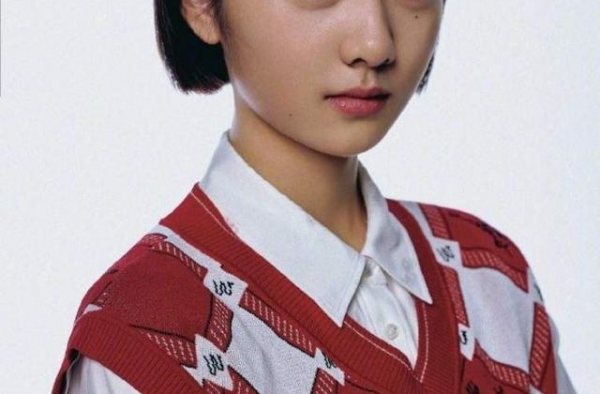 黄磊女儿拍时尚大片，气若幽兰，说不尽的温柔可人