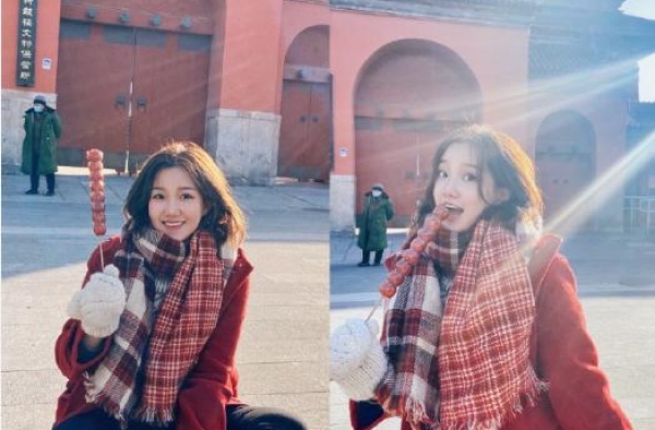 前央视名嘴李静女儿近照曝光，8岁就当导演，与母亲合照像姐妹