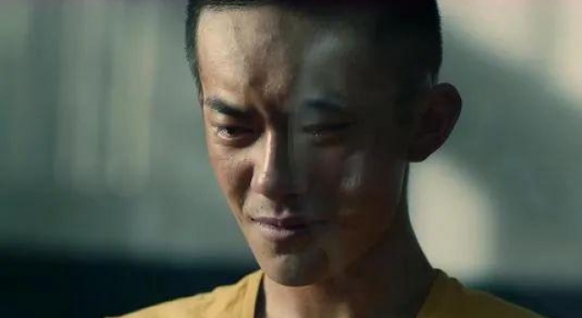 范丞丞第一部电视剧扑街：脸显长、眼神空洞，造型堪称车祸现场