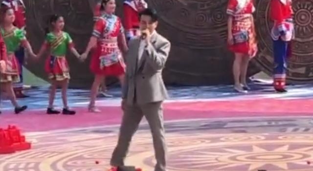 46岁刘恺威跑小商演捞金？热情表演互动，却被指无戏可拍资源差