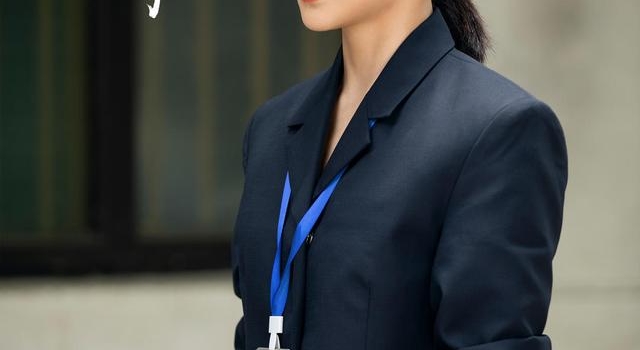 袁姗姗扶贫剧演记者：想要去做的事情，含着泪也会往下走