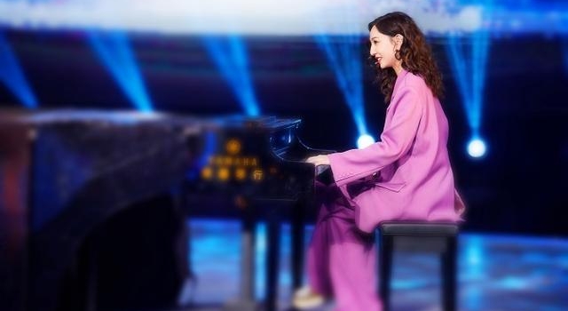 少女组合唯美演绎杂技《大鱼》，郑希怡直言“把我美哭了！”