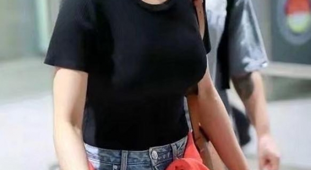41岁蔡依林一点不服老！模仿00后穿无痕衣，好身材引路人侧目
