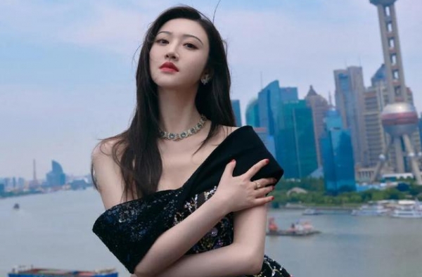 景甜暗夜繁花礼服